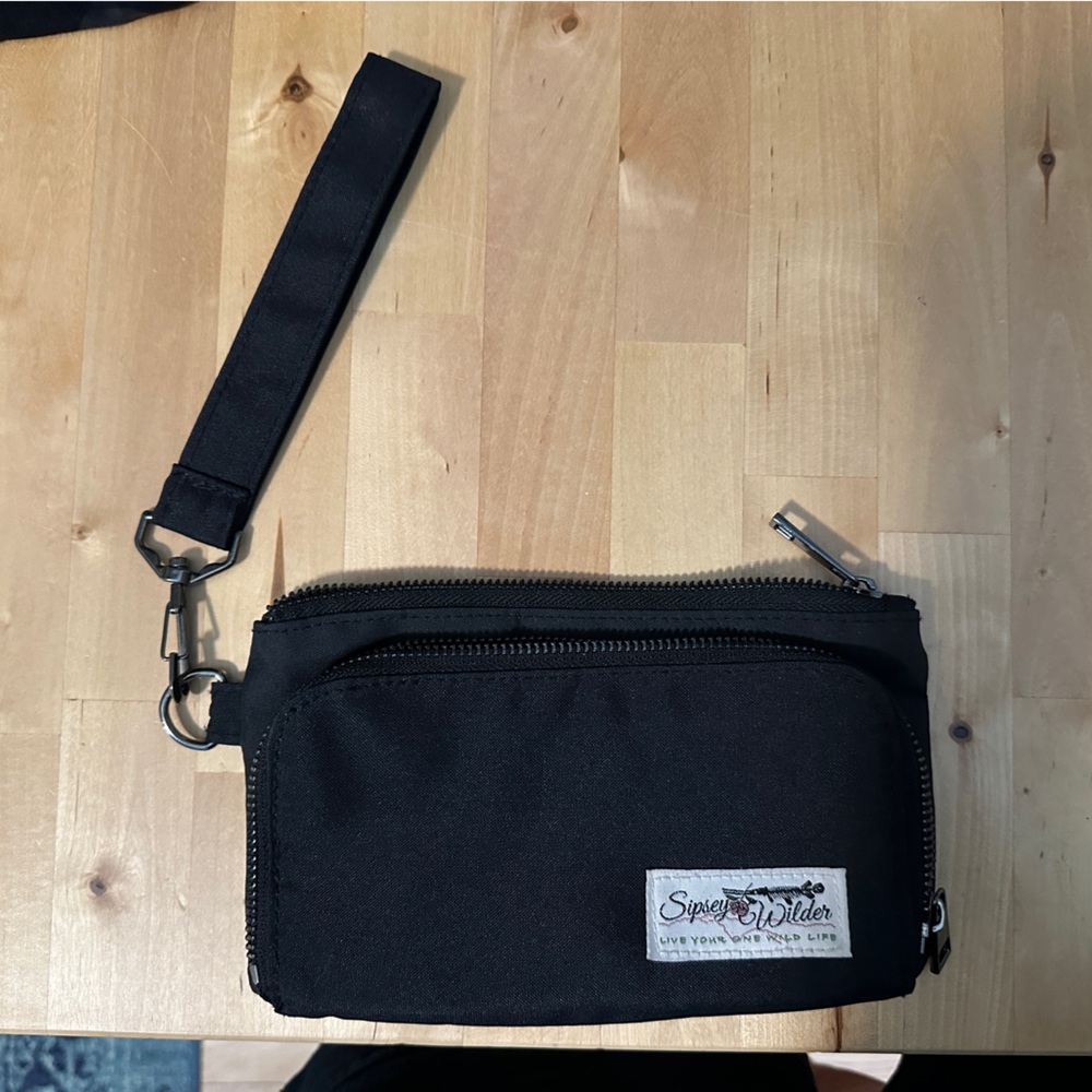 Sipsey wilder venture wallet clutch
